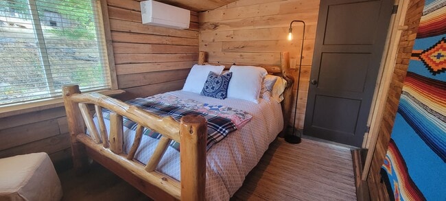 1172 Old Town Loop Rd in Oakland, OR - Building Photo - Building Photo