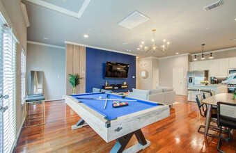 543 T C Jester Blvd in Houston, TX - Building Photo - Building Photo