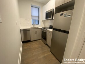 29 Peterborough St, Unit 3 in Boston, MA - Building Photo - Building Photo