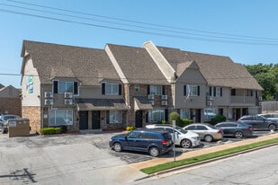 Parkwood Townhomes in Tulsa, OK - Building Photo