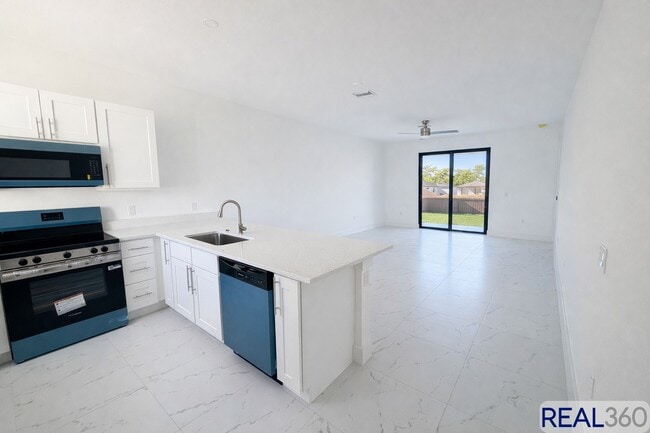 property at 4806 Golfview Blvd