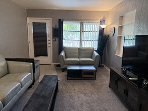 4128 12th Ave N in St. Petersburg, FL - Foto de edificio - Building Photo