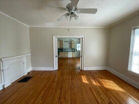 800 Oswego Rd in Liverpool, NY - Building Photo