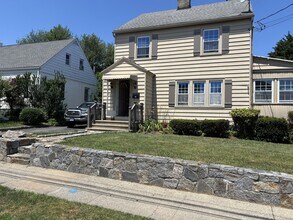 954 Birmingham St in Bridgeport, CT - Building Photo - Building Photo