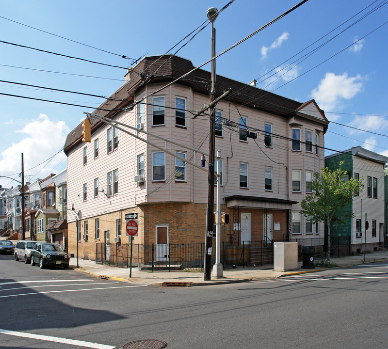 37-39 Davis Ave in Kearny, NJ - Building Photo