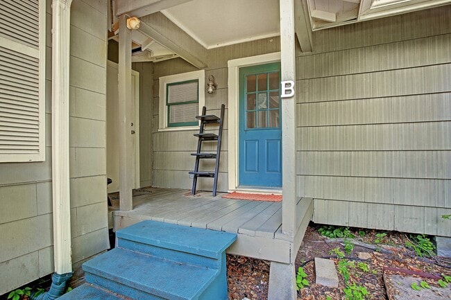 property at 1521 Waverly St