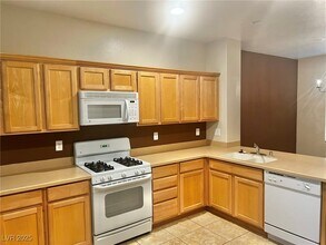 2747 Lochleven Way in Henderson, NV - Building Photo - Building Photo