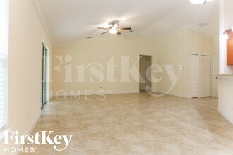 980 SW Del Rio Blvd in Port St. Lucie, FL - Foto de edificio - Building Photo