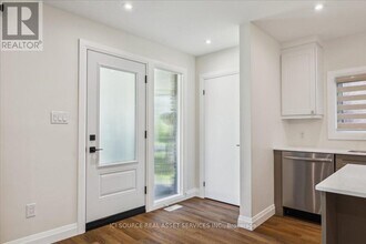 258 Pottruff Rd N in Hamilton, ON - Building Photo - Building Photo
