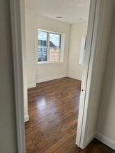 272 Broadway, Unit B in Bethpage, NY - Foto de edificio - Building Photo