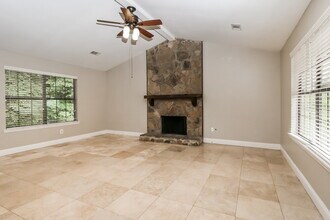 978 Mainstreet Lake Dr in Stone Mountain, GA - Building Photo - Building Photo