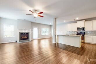 3950 Lake Manor Way in Atlanta, GA - Building Photo - Building Photo