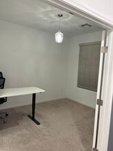 657 Stone Hammer Ave in Las Vegas, NV - Building Photo - Building Photo