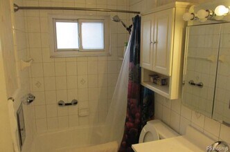 18044 Edgefield Dr in Clinton Township, MI - Building Photo - Building Photo