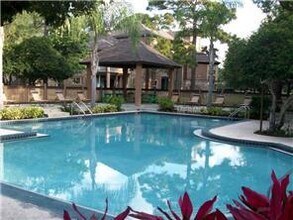 490 N Pin Oak Pl in Longwood, FL - Building Photo - Building Photo