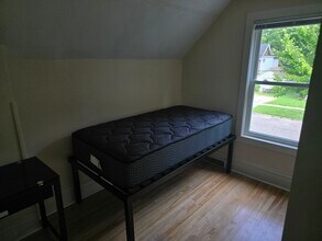 712 Dewey Ave in Ann Arbor, MI - Foto de edificio - Building Photo