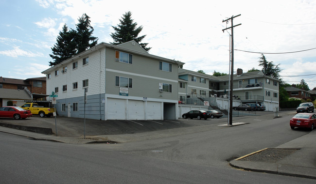 Marin Terrace Apartments in Portland, OR - Building Photo - Building Photo