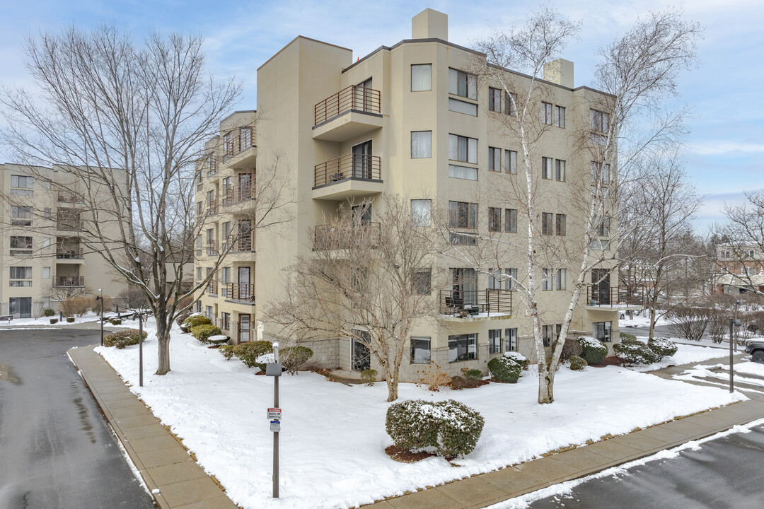 Whitney Commons in Hamden, CT - Foto de edificio