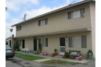 2639-2649 Orange Ave in Costa Mesa, CA - Building Photo - Building Photo