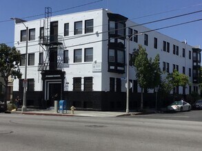 Catalina Court in Los Angeles, CA - Building Photo - Building Photo