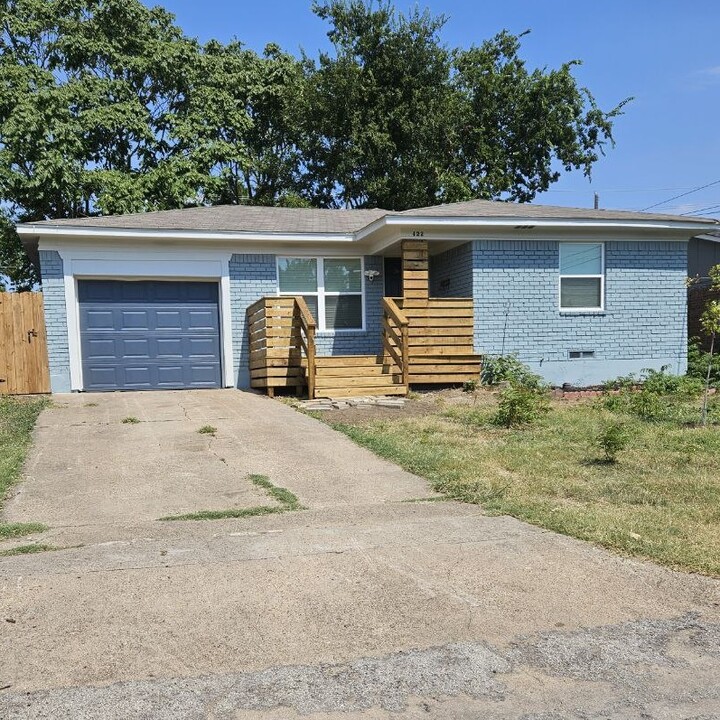 422 NW 18th St in Grand Prairie, TX - Building Photo