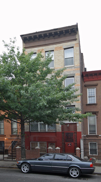 100 Malcolm X Blvd in Brooklyn, NY - Building Photo