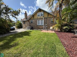 5025 SW 64th Ave in Davie, FL - Building Photo - Building Photo