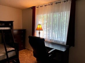 8935 El Mirador Dr, Unit 2 in Elk Grove, CA - Foto de edificio - Building Photo