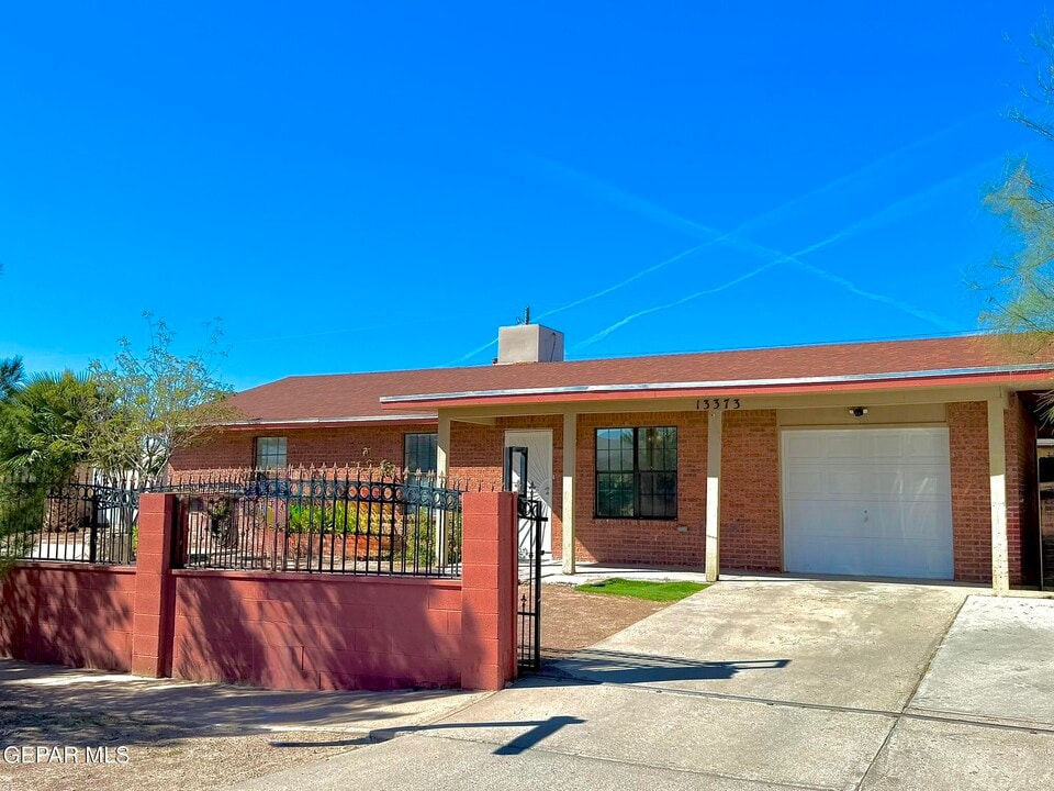 13373 Greendale in El Paso, TX - Building Photo