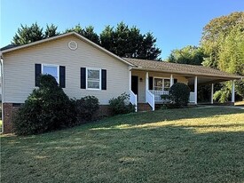 100 Lakeview Cir in Clemson, SC - Building Photo
