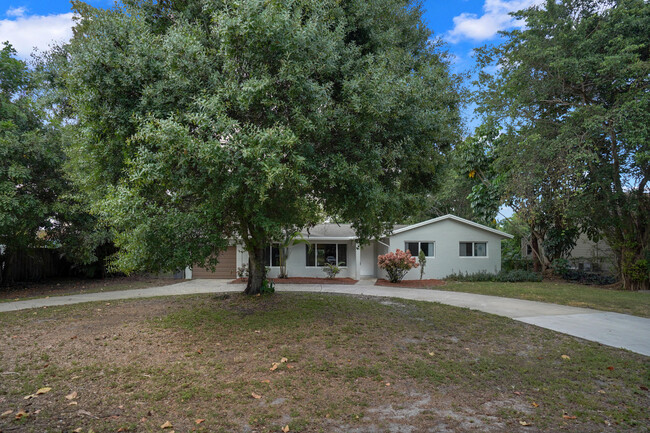 5216 Greenwood Dr in Delray Beach, FL - Building Photo - Building Photo