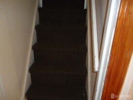 386 New Brunswick Ave in Woodbridge Township, NJ - Building Photo