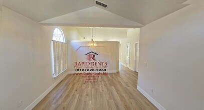 8477 Ceonothus Ct in Elk Grove, CA - Building Photo - Building Photo