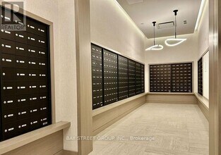 4015 The Exchange in Mississauga, ON - Building Photo - Building Photo