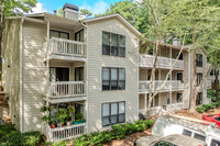 Shadow Lake Apartments in Doraville, GA - Foto de edificio - Building Photo