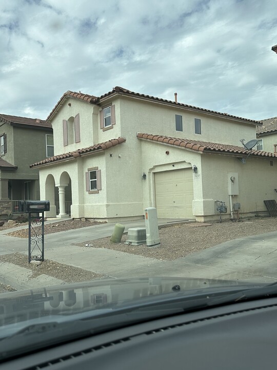 7637 E Saguaro Overlook Dr in Tucson, AZ - Building Photo