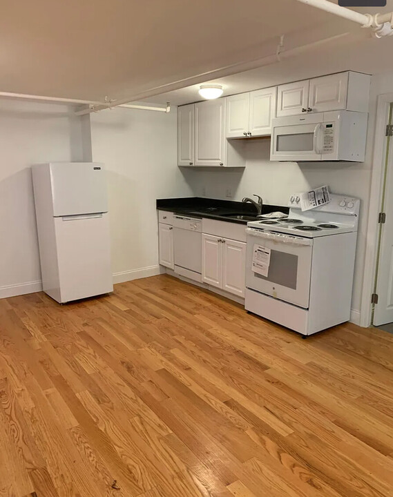 22 High St, Unit 14 in Medford, MA - Building Photo