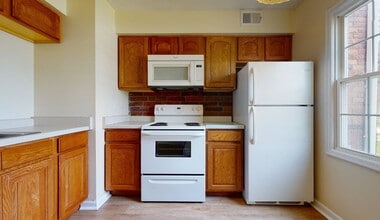 Carriage Hill Townhomes in Erie, PA - Foto de edificio - Building Photo