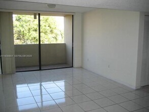 8006 SW 149th Ave in Miami, FL - Foto de edificio - Building Photo