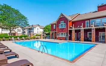 Coach House Apartments in Kansas City, MO - Building Photo - Building Photo