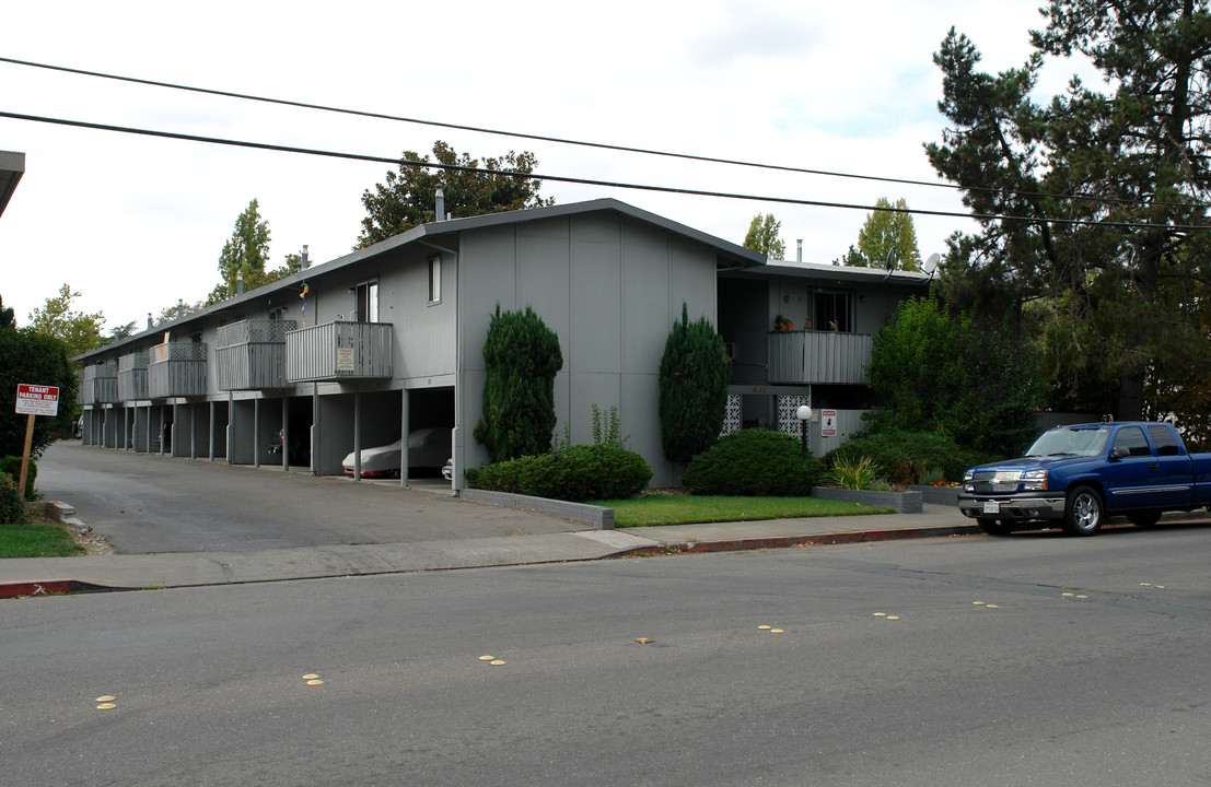 445 E St in Santa Rosa, CA - Building Photo