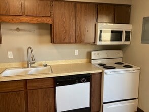 643 Kennedy Dr, Unit 1 in Grand Island, NE - Foto de edificio - Building Photo