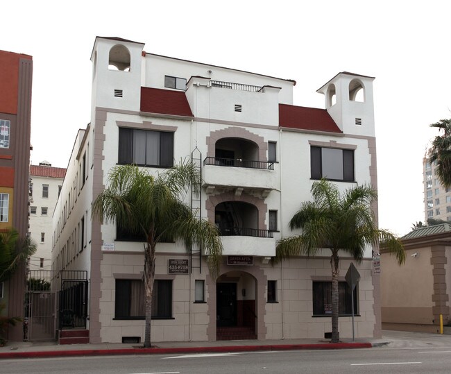 Davis Apartments in Long Beach, CA - Building Photo - Building Photo