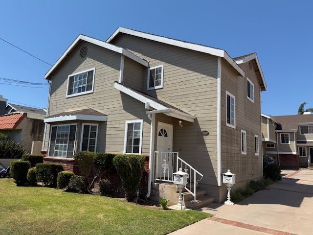 2209 Clark Ln in Redondo Beach, CA - Foto de edificio