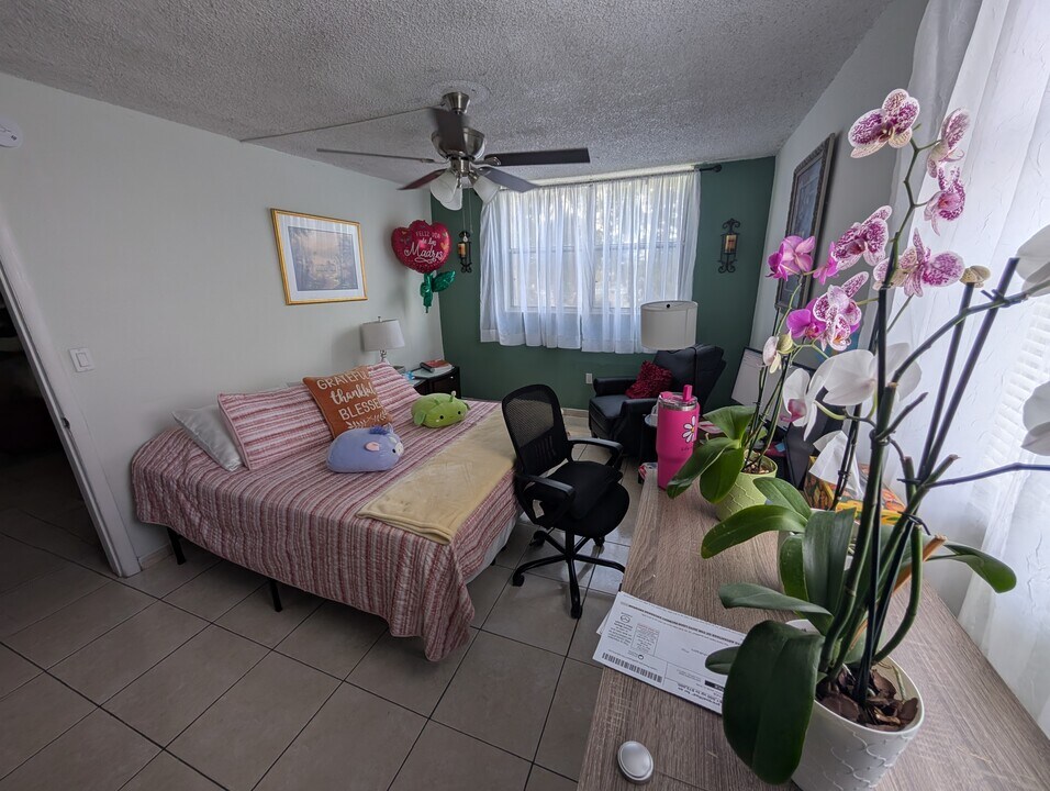 14155 SW 87th St, Unit E404 in Miami, FL - Building Photo