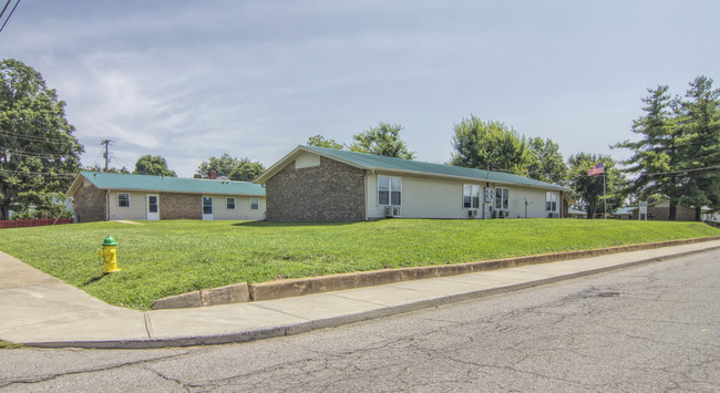 Walnut Street Apartments in Dickson, TN - Building Photo - Building Photo