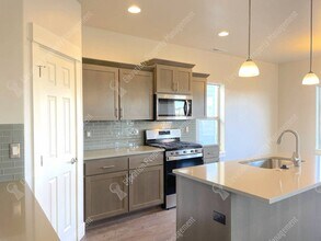 20584 Rolen Ave in Bend, OR - Building Photo - Building Photo