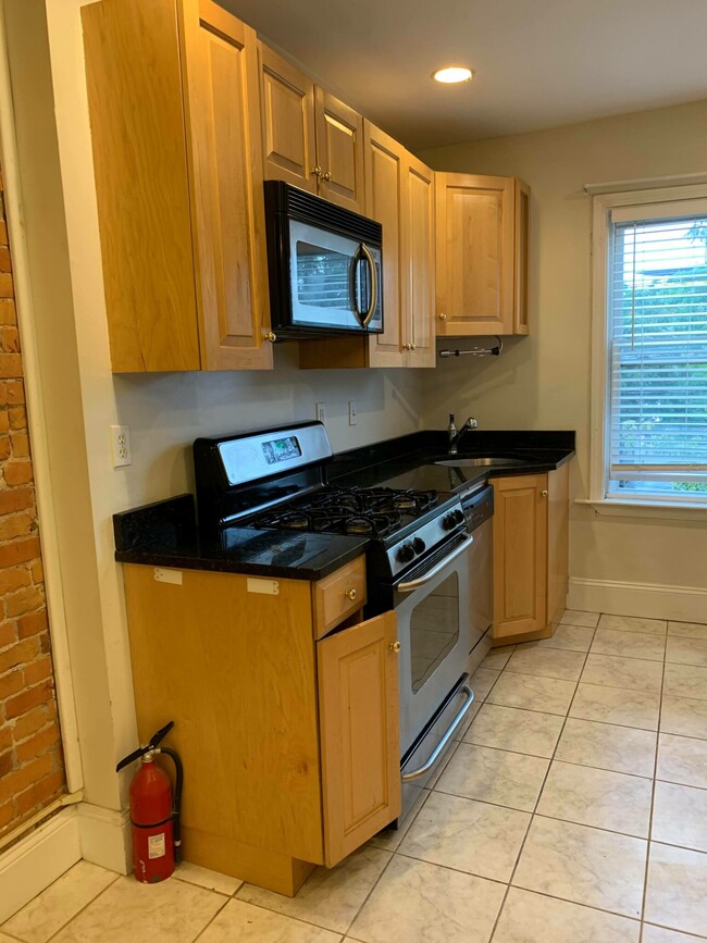 25 Aspinwall Ave, Unit 4