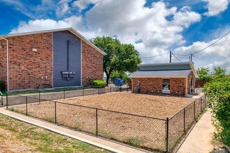 8037 W Elizabeth Ln in Fort Worth, TX - Building Photo - Building Photo