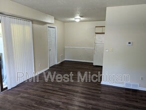 6074 In the Pines Dr SE in Grand Rapids, MI - Building Photo - Building Photo